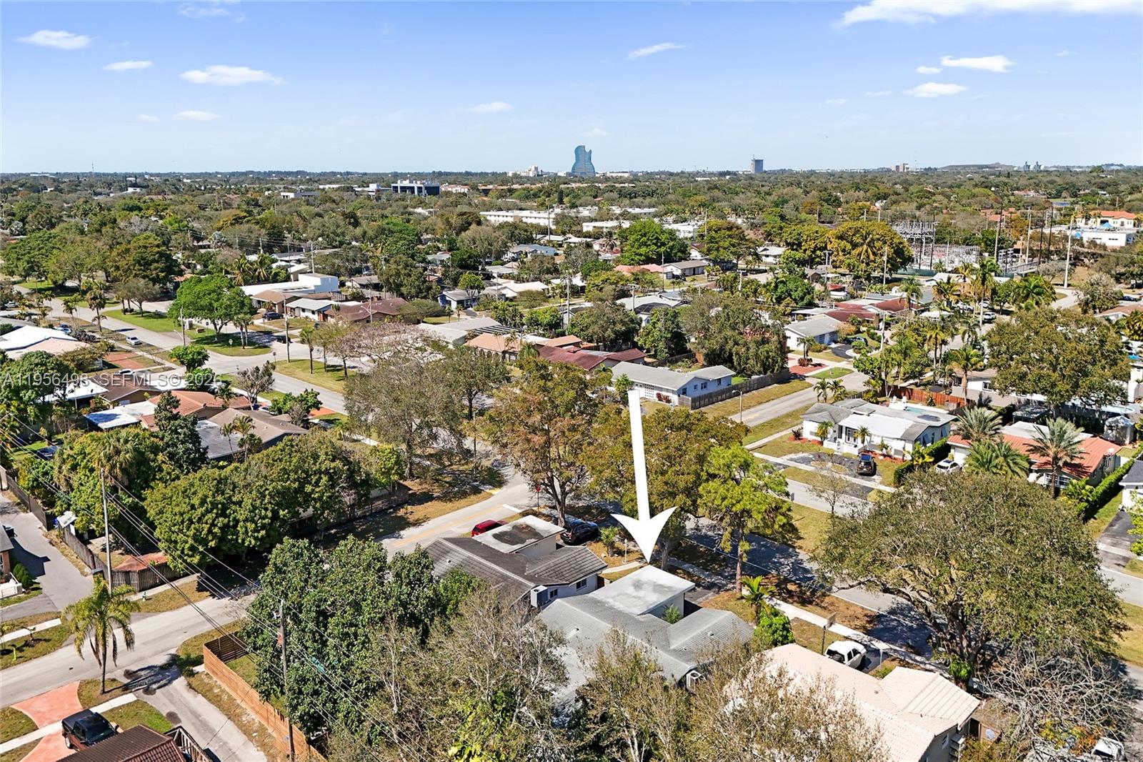HOLLYWOOD HILLS - Residential
