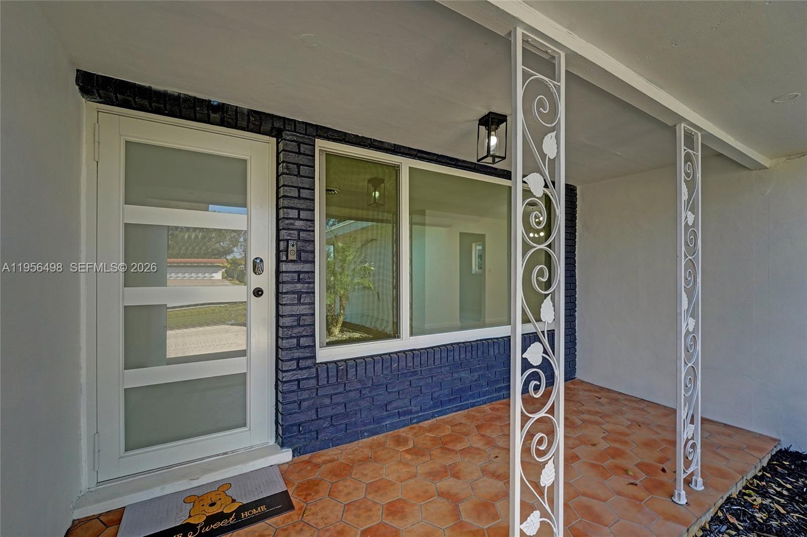 HOLLYWOOD HILLS - Residential