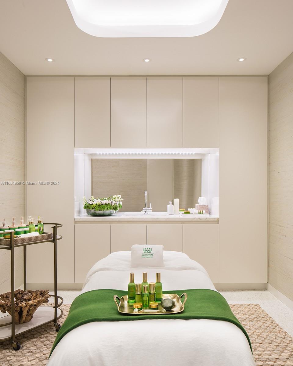 JADE SIGNATURE CONDO - Residential