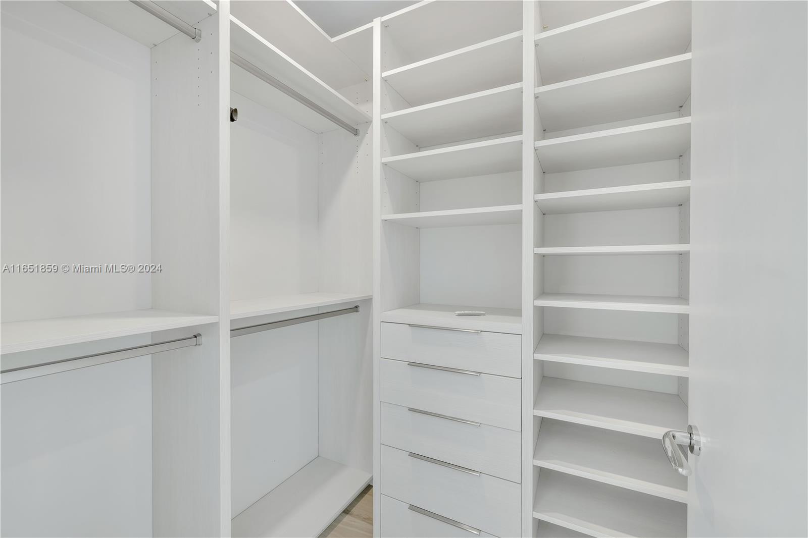 JADE SIGNATURE CONDO - Residential