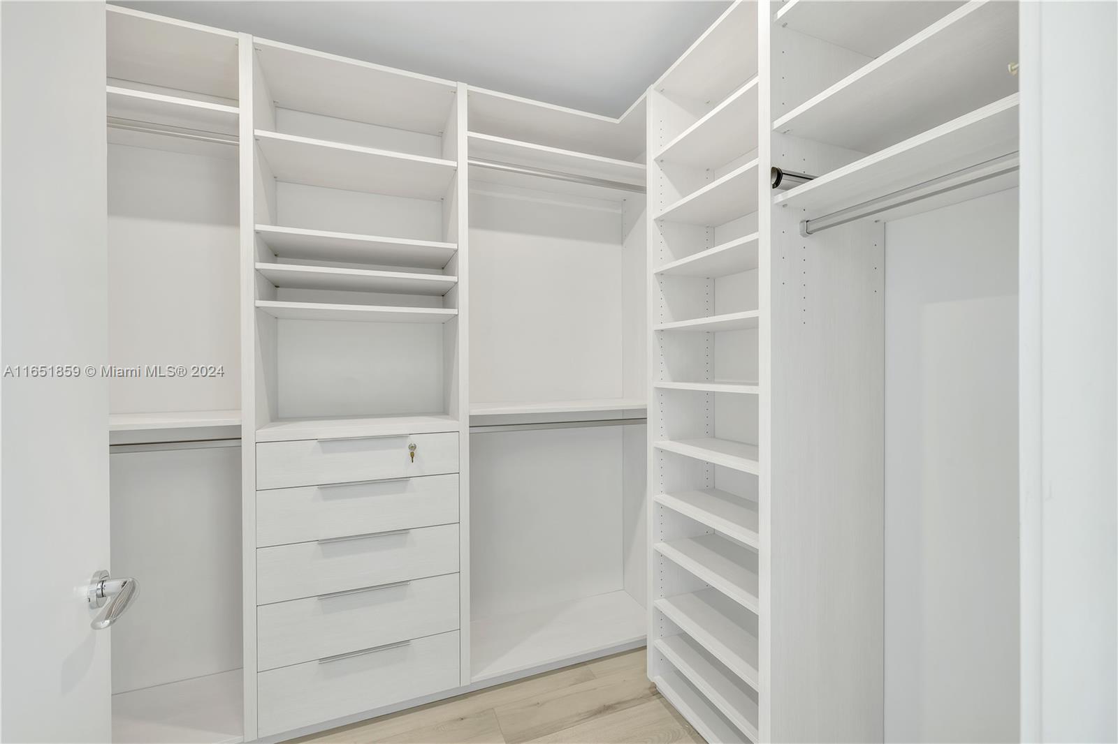 JADE SIGNATURE CONDO - Residential