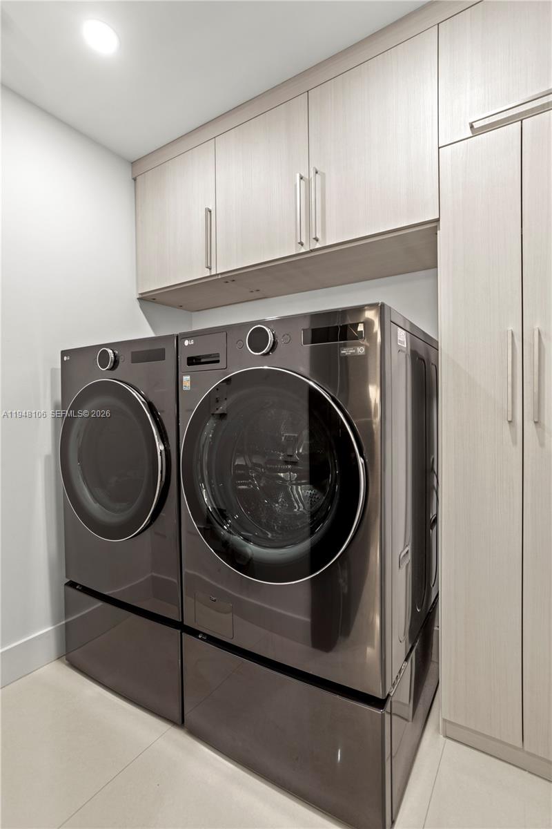 AVENTURA MARINA CONDO NUM - Residential