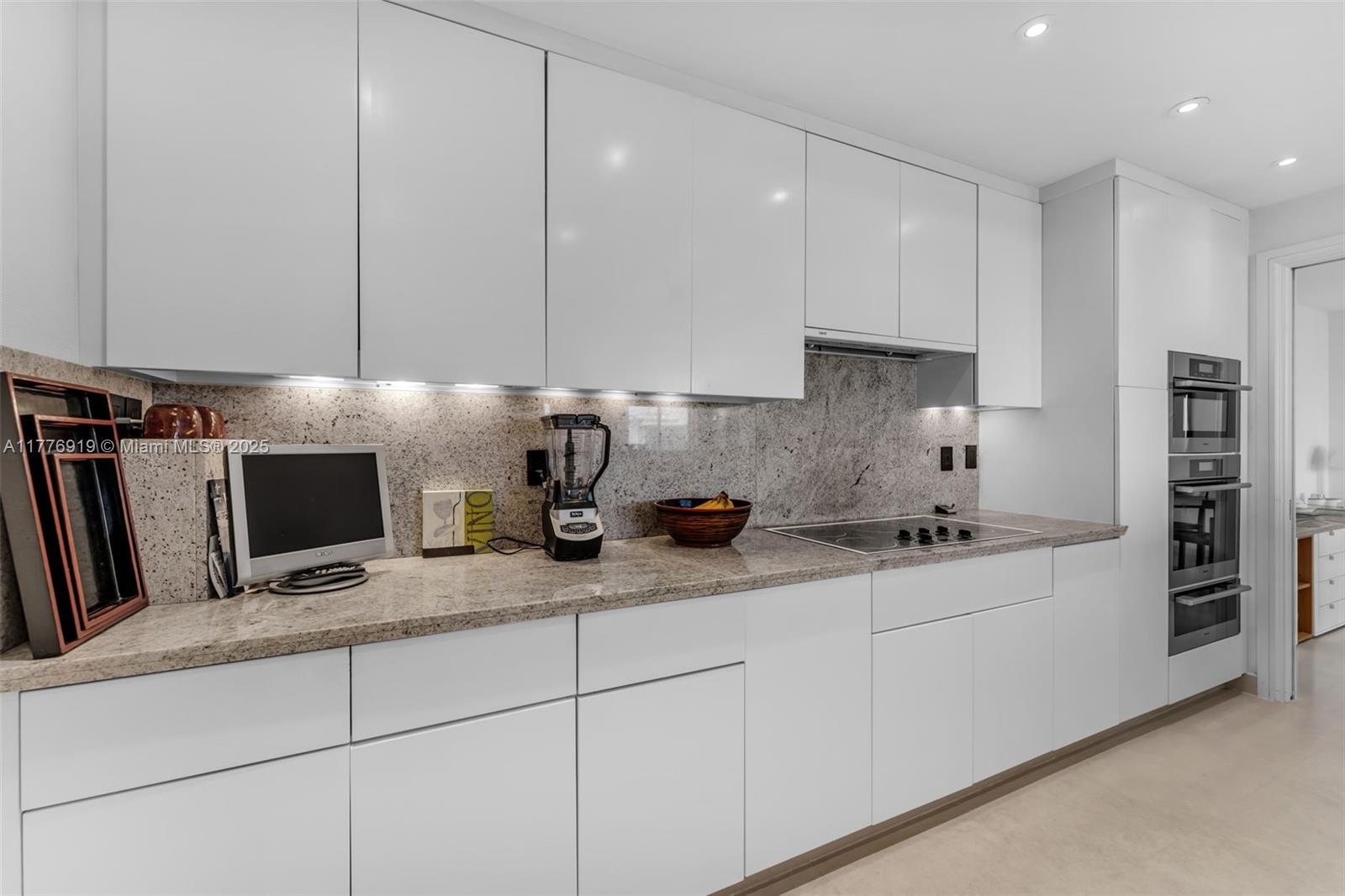 THE EMERALDBAY @ KEY COLO - Residential