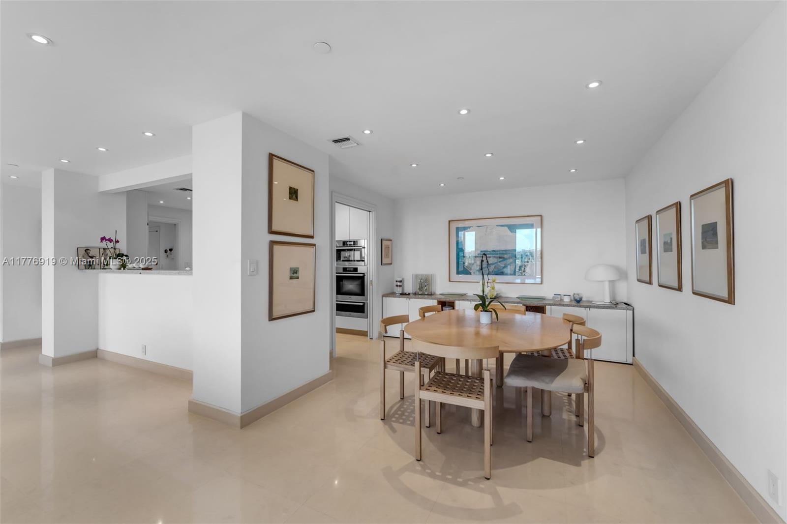 THE EMERALDBAY @ KEY COLO - Residential