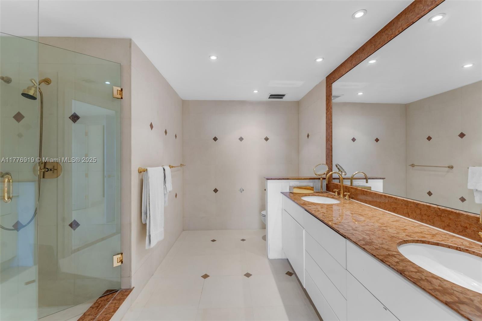 THE EMERALDBAY @ KEY COLO - Residential