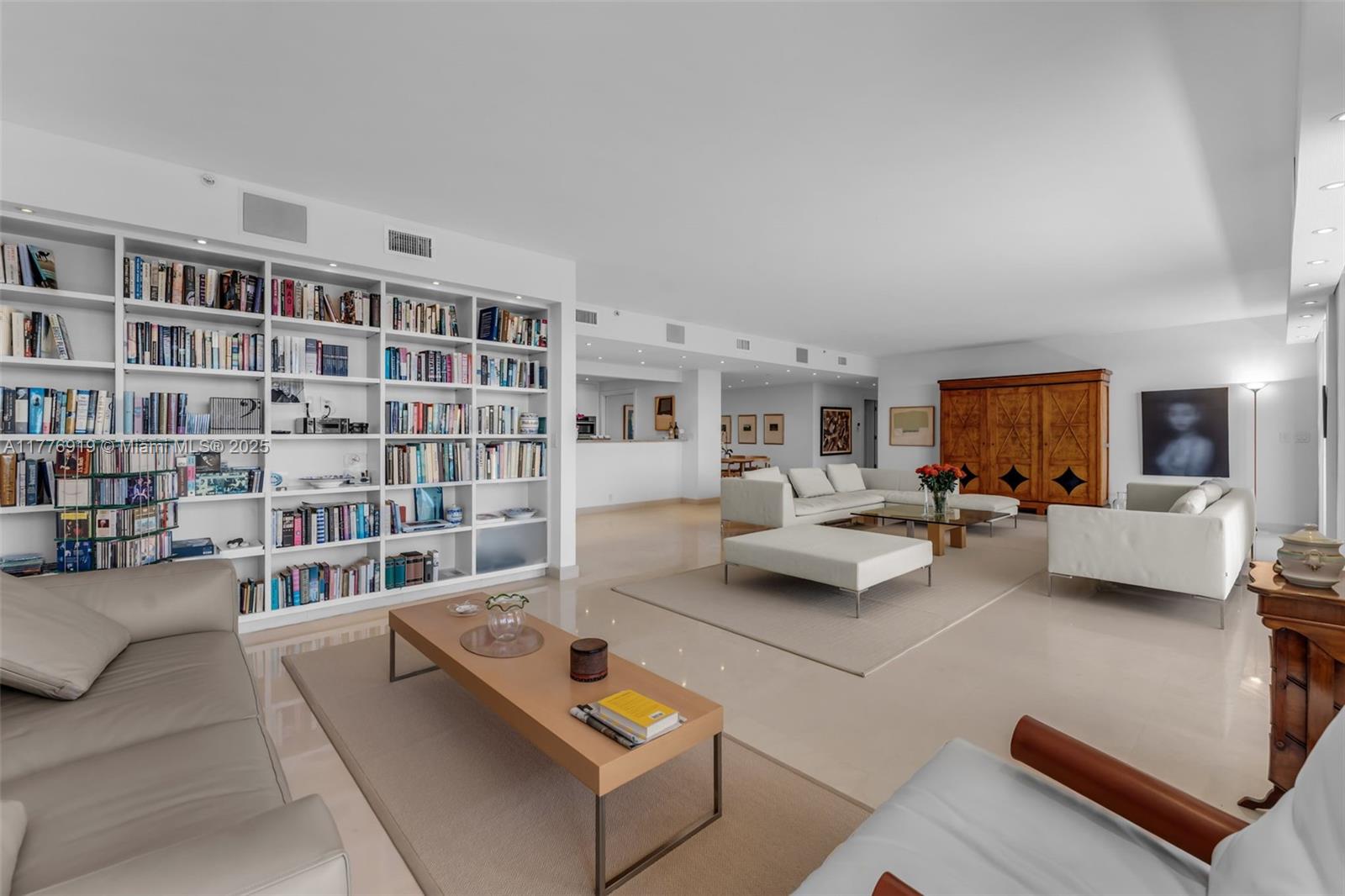 THE EMERALDBAY @ KEY COLO - Residential