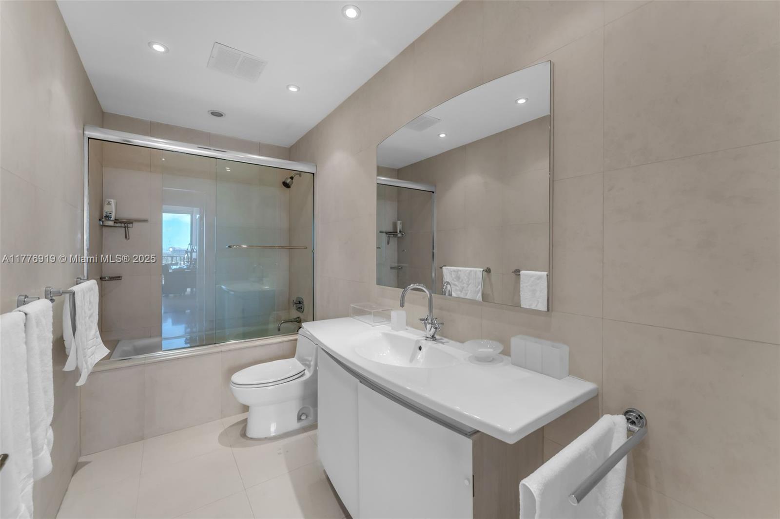 THE EMERALDBAY @ KEY COLO - Residential