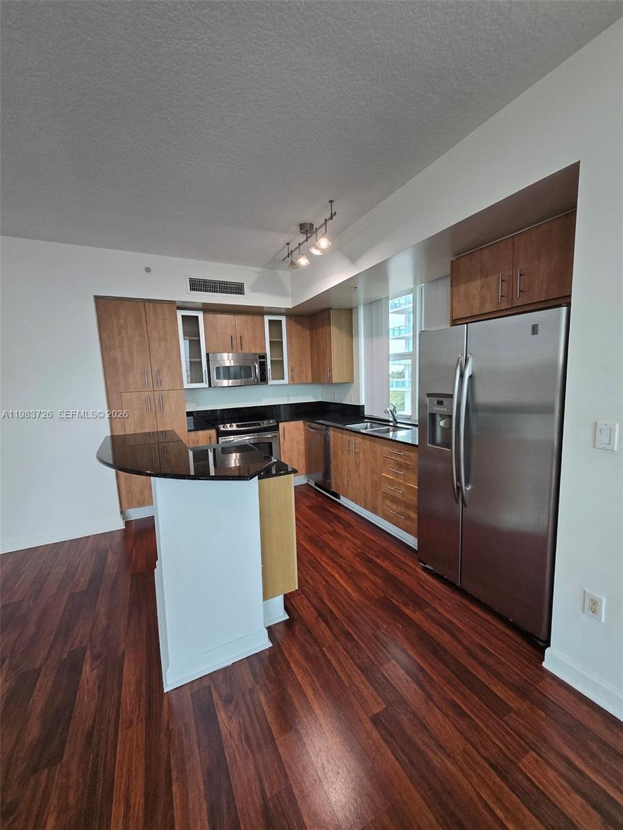360 CONDO B - Residential