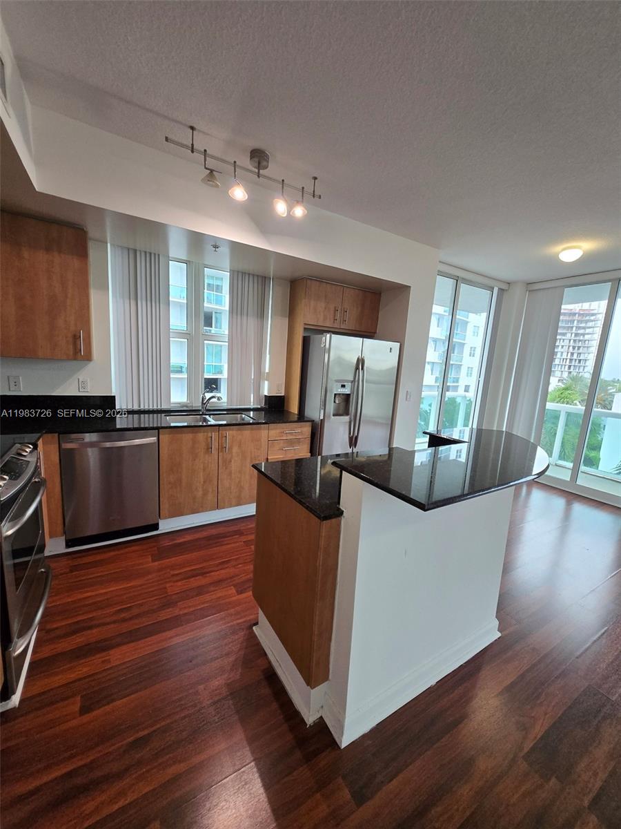 360 CONDO B - Residential