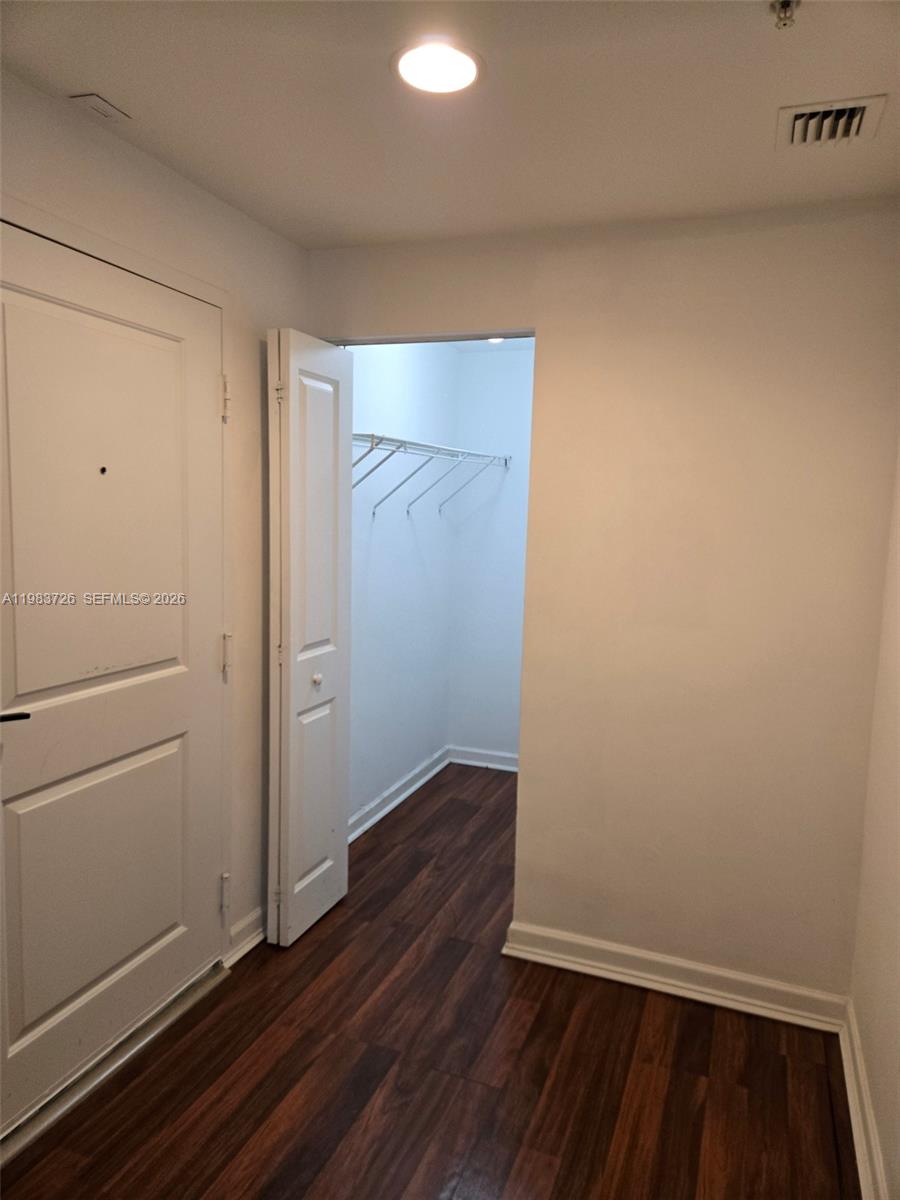 360 CONDO B - Residential