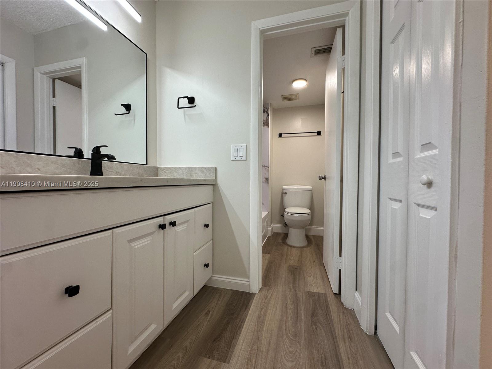 RACQUET CLUB APARTMENTS A - Residential Lease