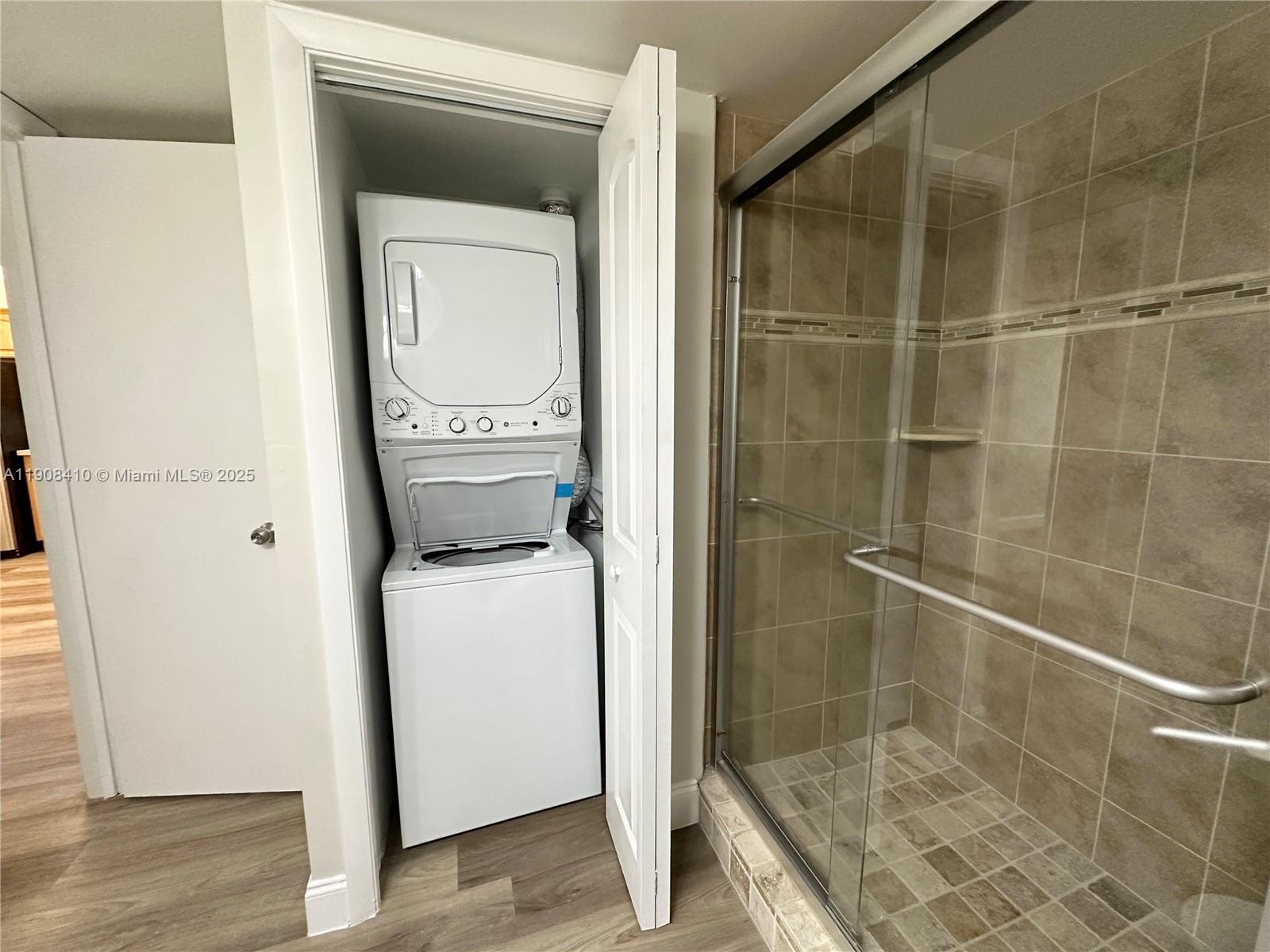 RACQUET CLUB APARTMENTS A - Residential Lease