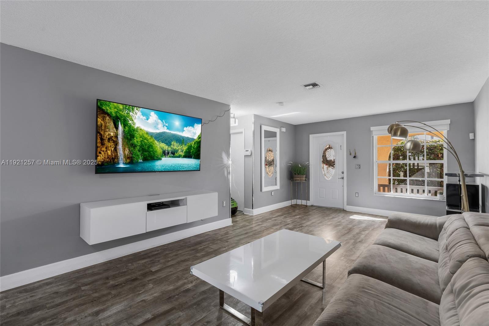 CRYSTAL VIEW TOWNHOMES PL - Residential Lease