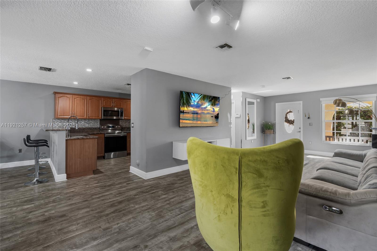 CRYSTAL VIEW TOWNHOMES PL - Residential Lease