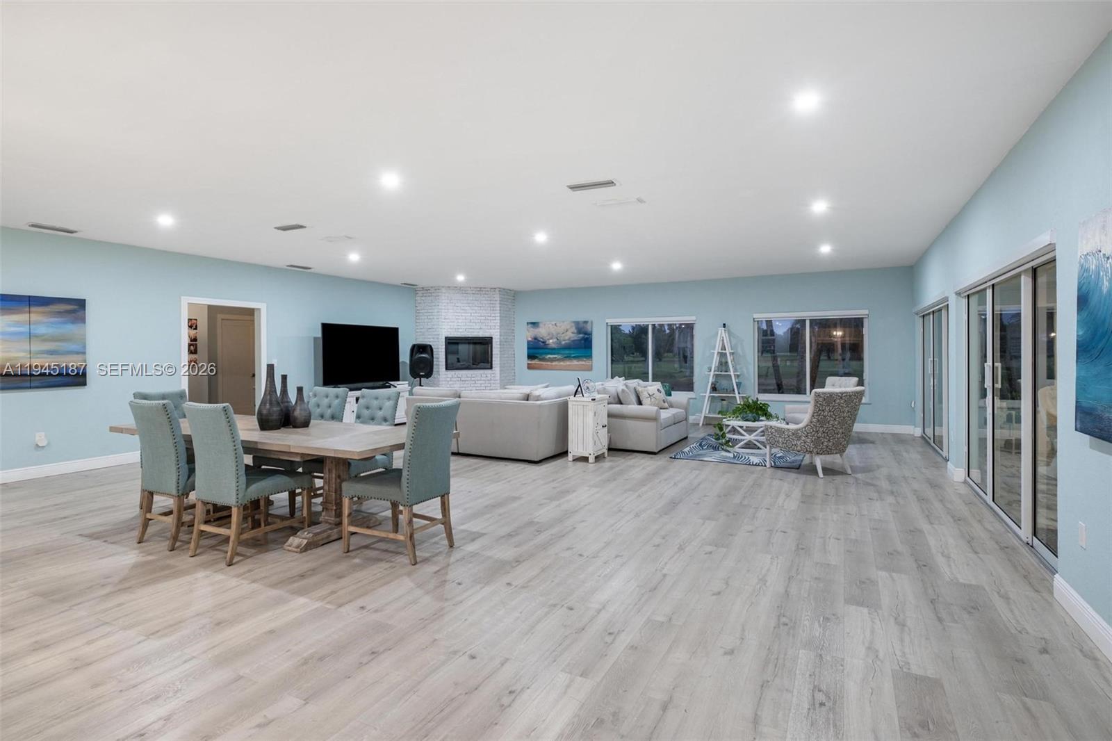 COUNTRY CLUB ESTS OF HOME - Residential