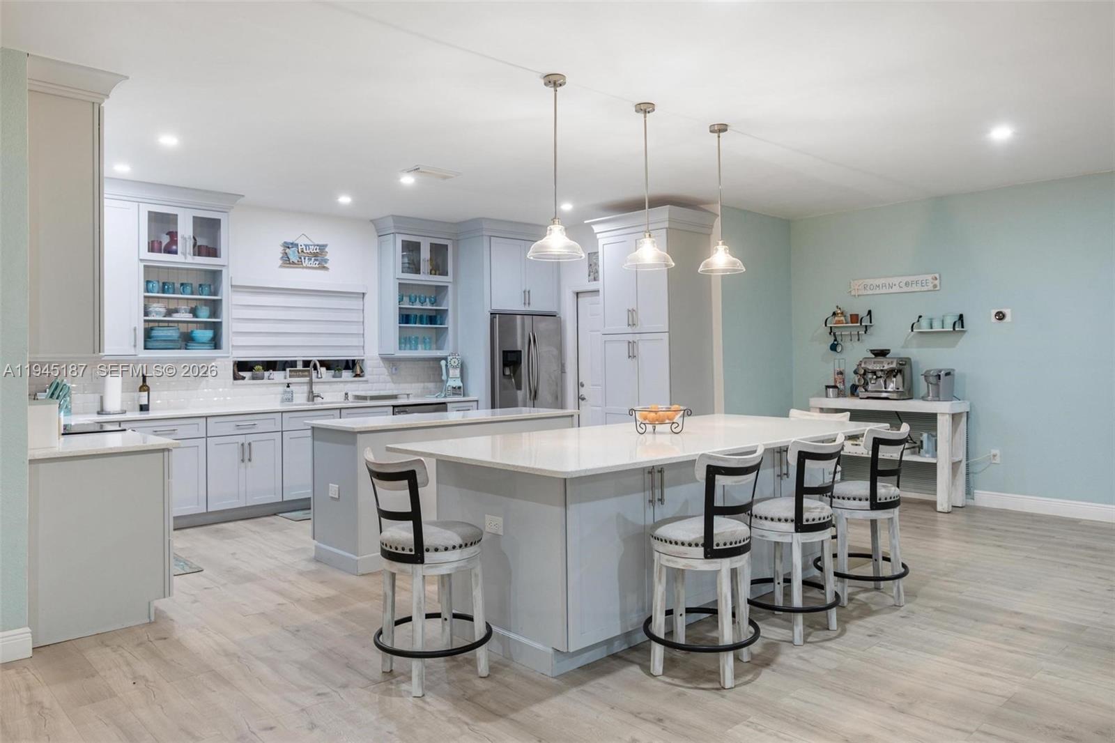 COUNTRY CLUB ESTS OF HOME - Residential