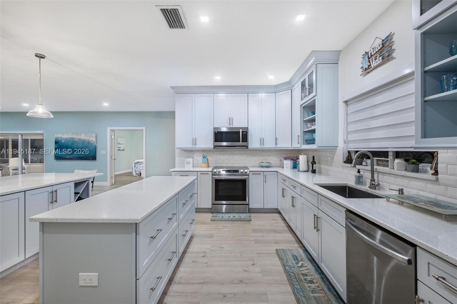 COUNTRY CLUB ESTS OF HOME - Residential