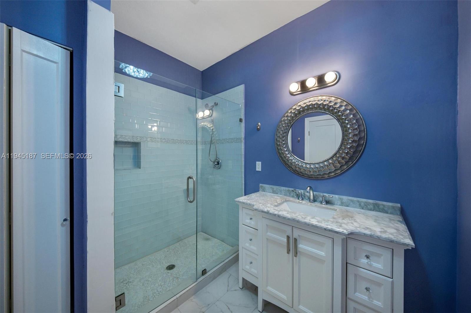 COUNTRY CLUB ESTS OF HOME - Residential