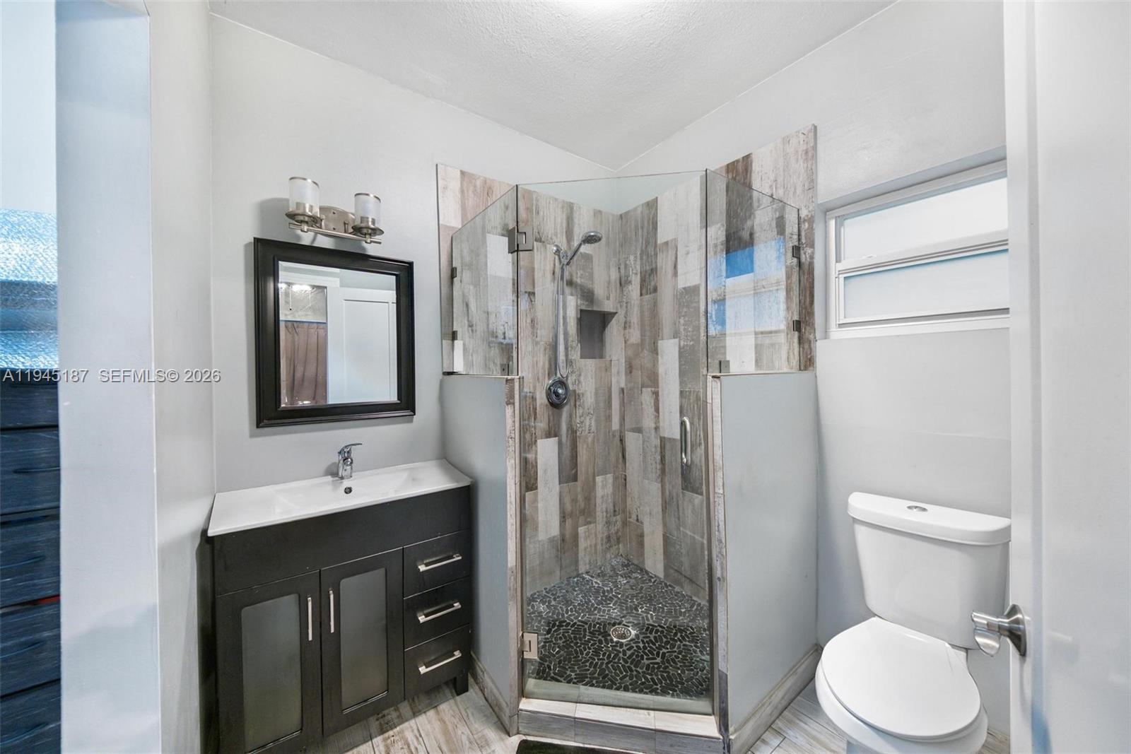 COUNTRY CLUB ESTS OF HOME - Residential