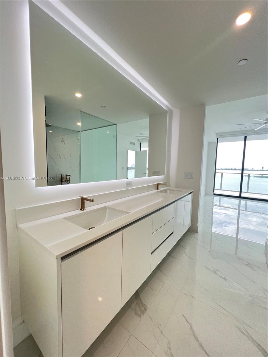 ARIA RESERVE MIAMI - Residential Lease