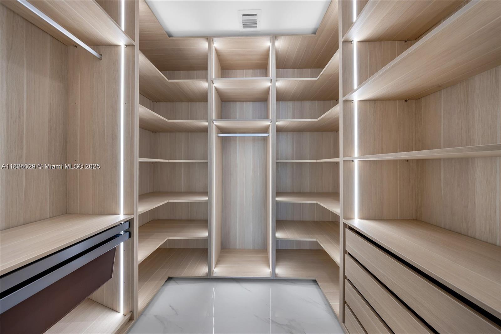 ARIA RESERVE MIAMI - Residential Lease