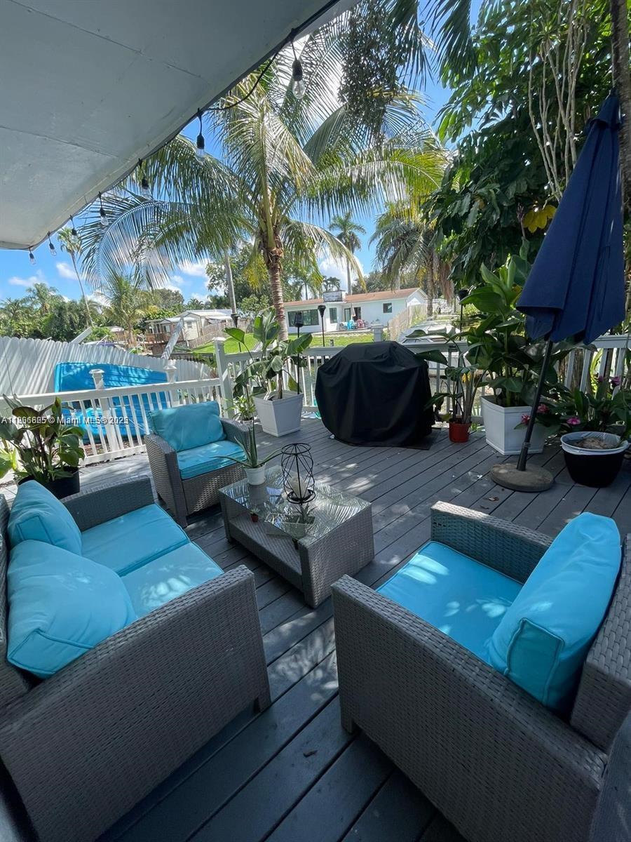 BEAUTIFUL FURNISHED APARTMENT WITH 1 BEDROOM, KITCHEN AND BATHROOM. FULL SIZE WASHER AND DRYER IN THE APARTMENT. PRIVATE BACKYARD. MUST SEE! ELECTRIC AND WATER BILL ARE INCLUDED IN THE PRICE, AVAILABLE NOW! CAN BE A YEARLY OR MONTHLY RENTAL.