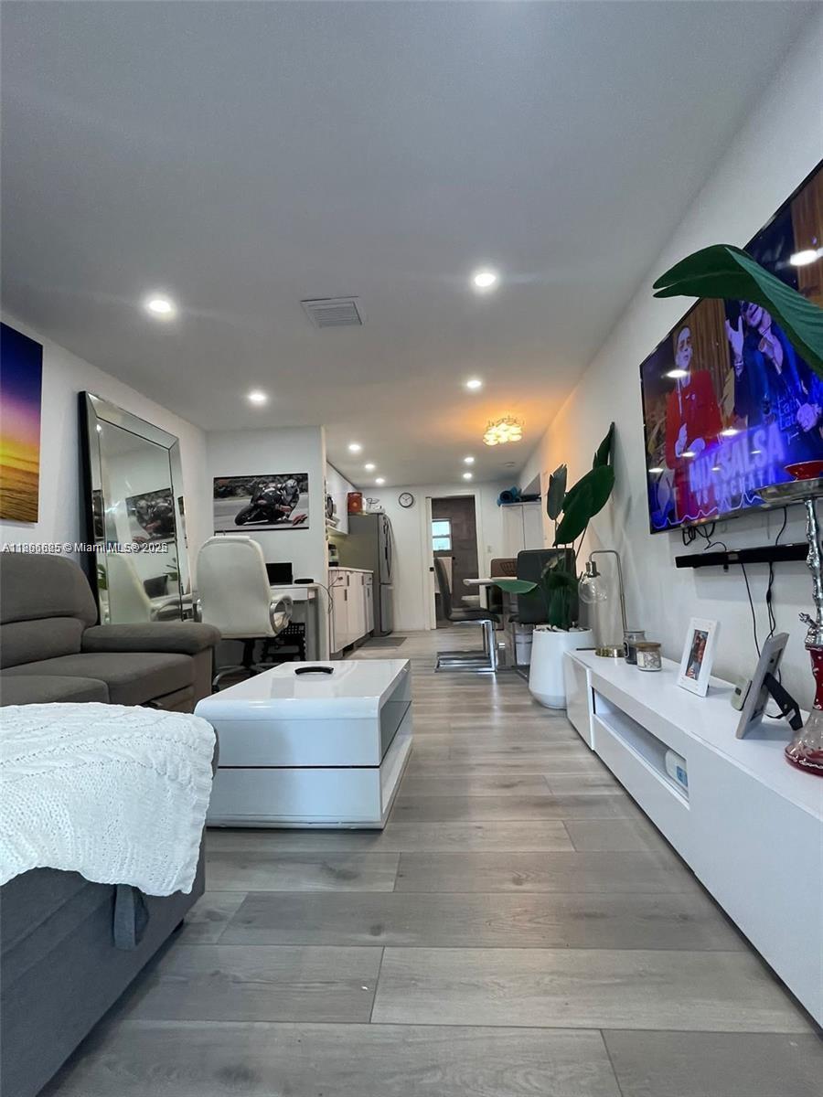 PLANTATION ISLES SEC 1 - Residential Lease