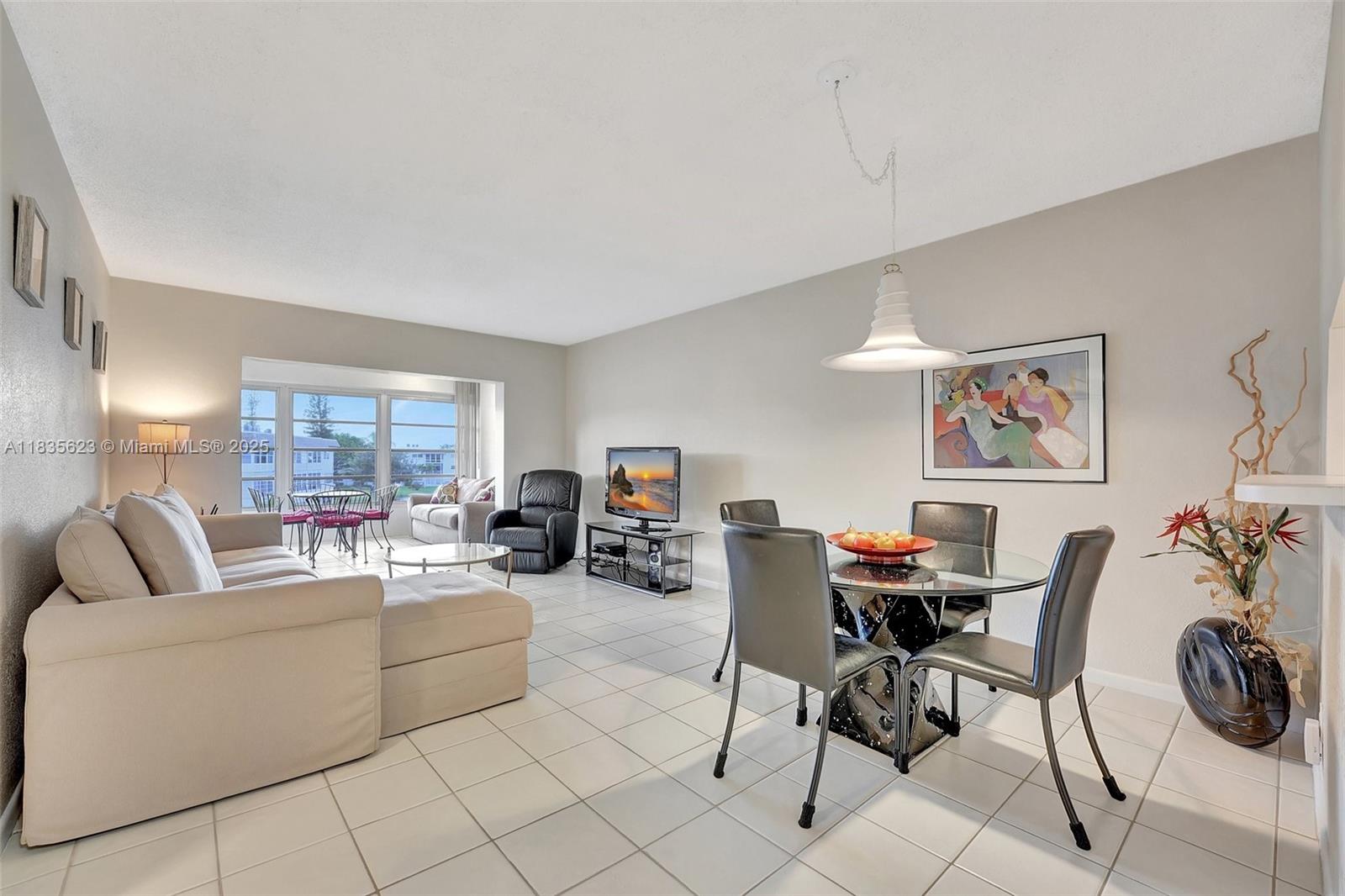 4805 NW 35th St 603, Lauderdale Lakes, FL, 33319/$104,000 4 4805 NW 35th St 603