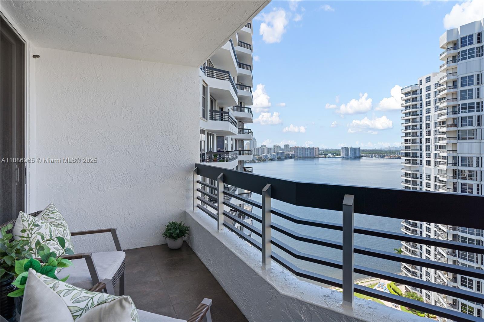 MYSTIC POINTE - Residential
