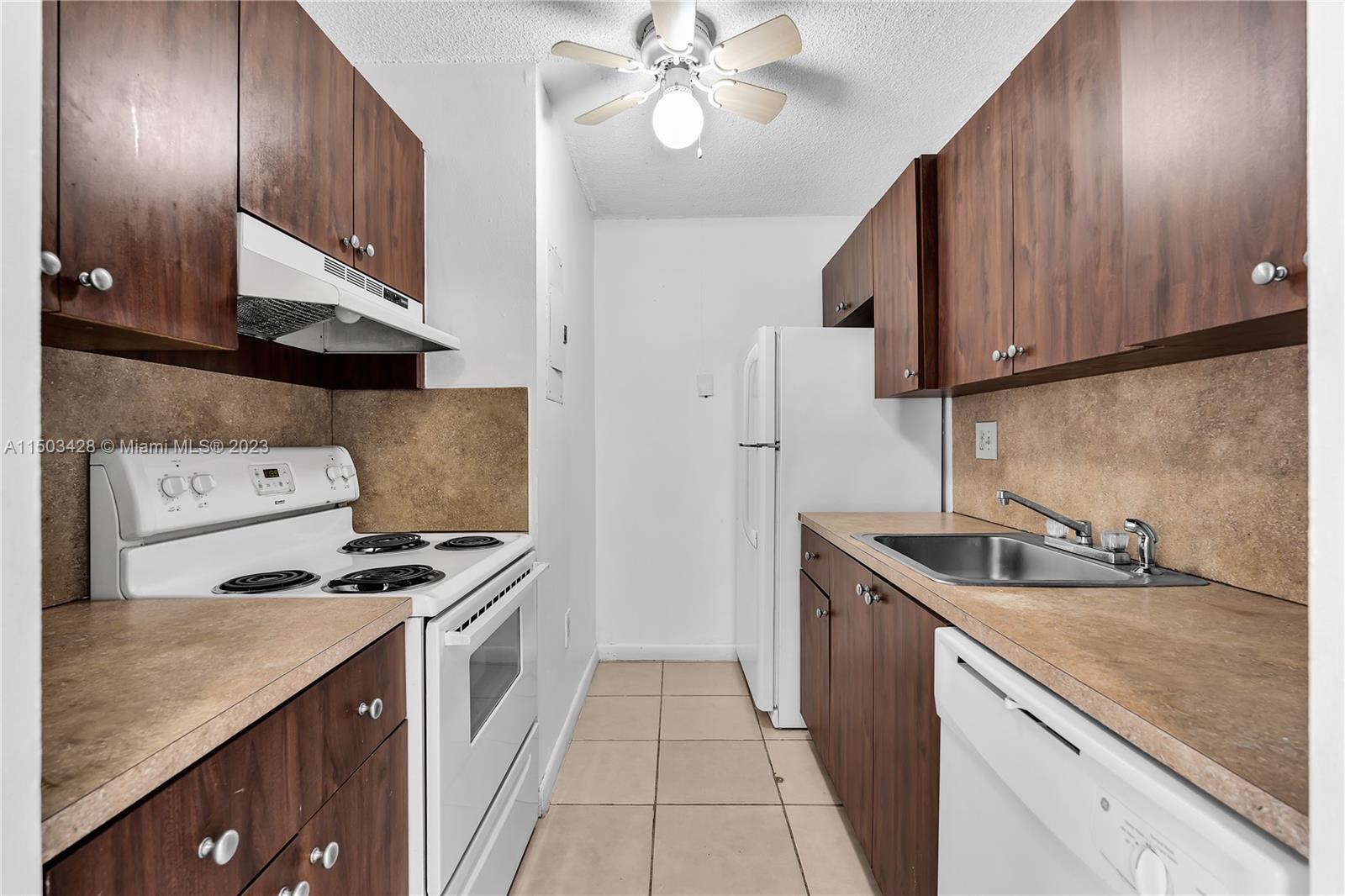 MAGNOLIA LANE CONDO - Residential
