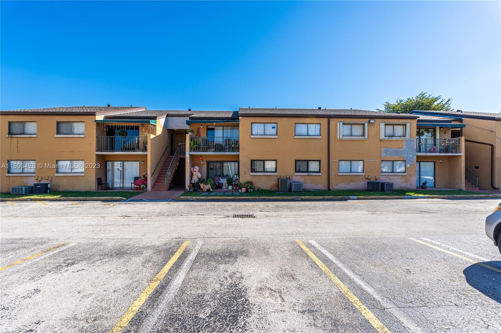 MAGNOLIA LANE CONDO - Residential