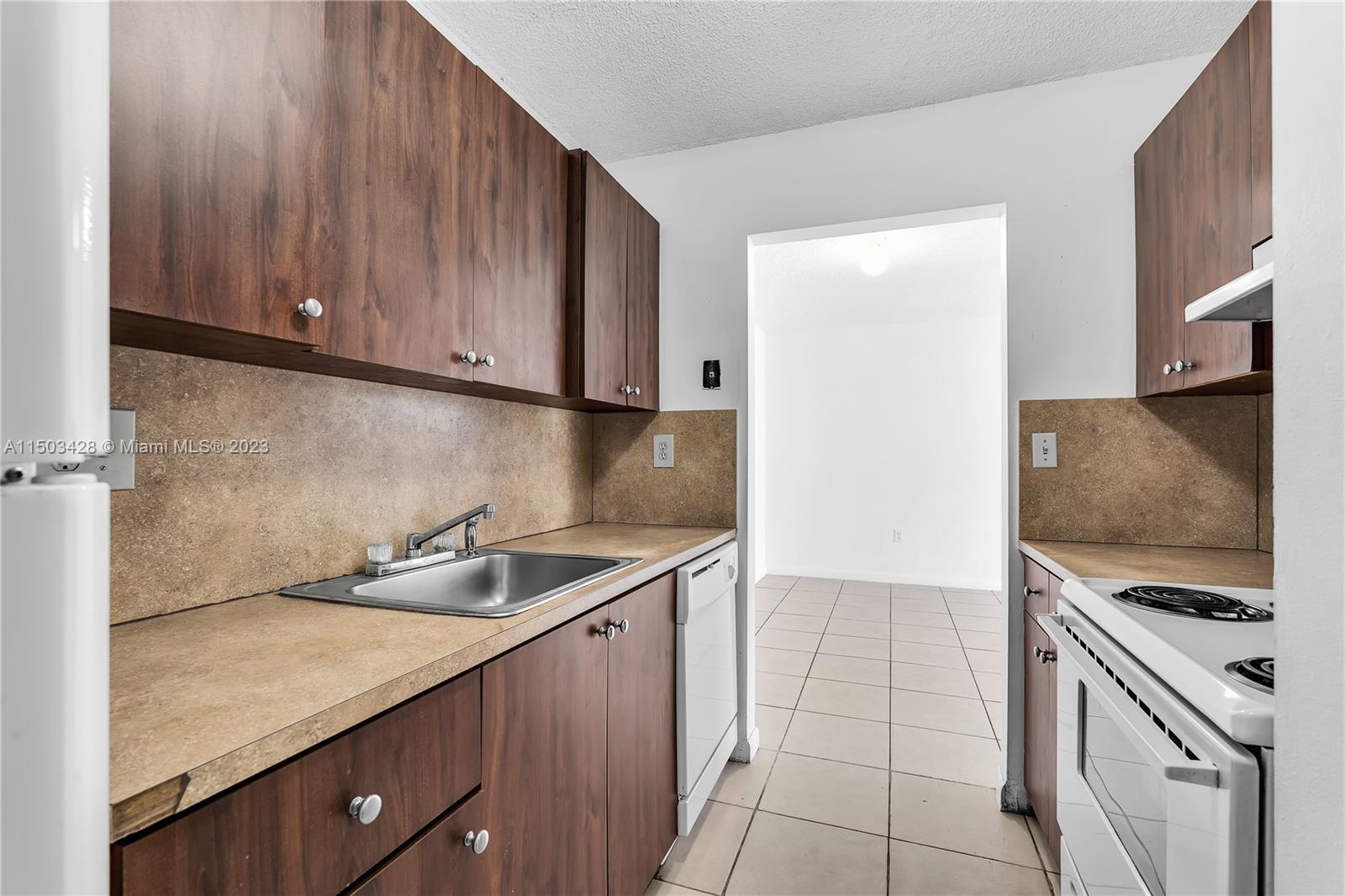MAGNOLIA LANE CONDO - Residential