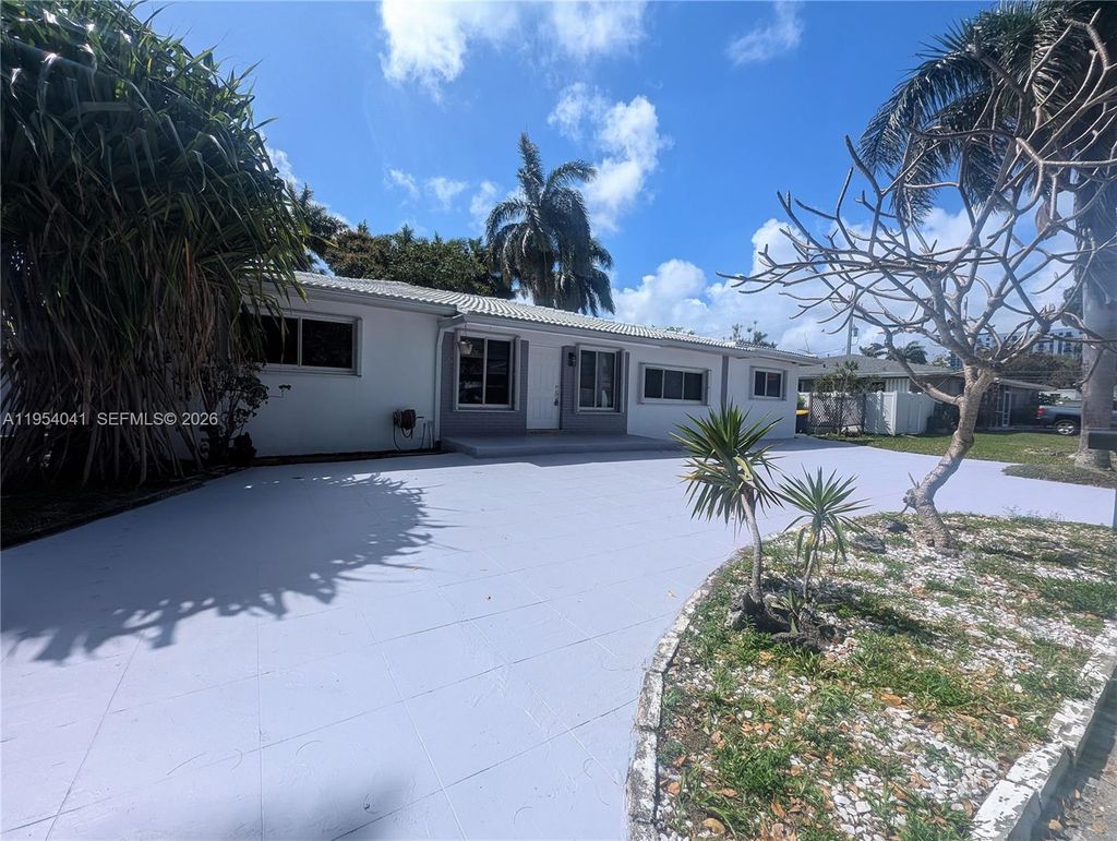 Photo of 220 SE 1st St, Dania Beach, FL 33004 (MLS # A11954041)