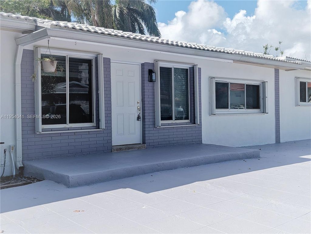 Photo of 220 SE 1st St, Dania Beach, FL 33004 (MLS # A11954041)