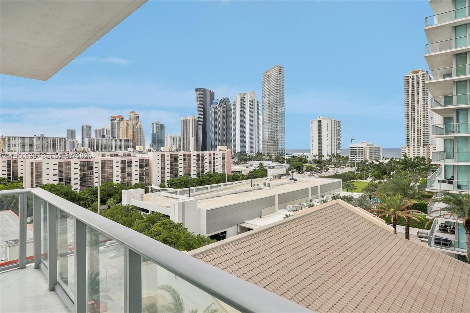 PARQUE TOWERS CONDO - Residential