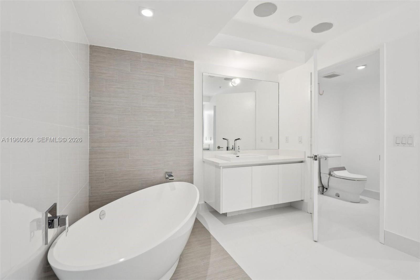 PARQUE TOWERS CONDO - Residential