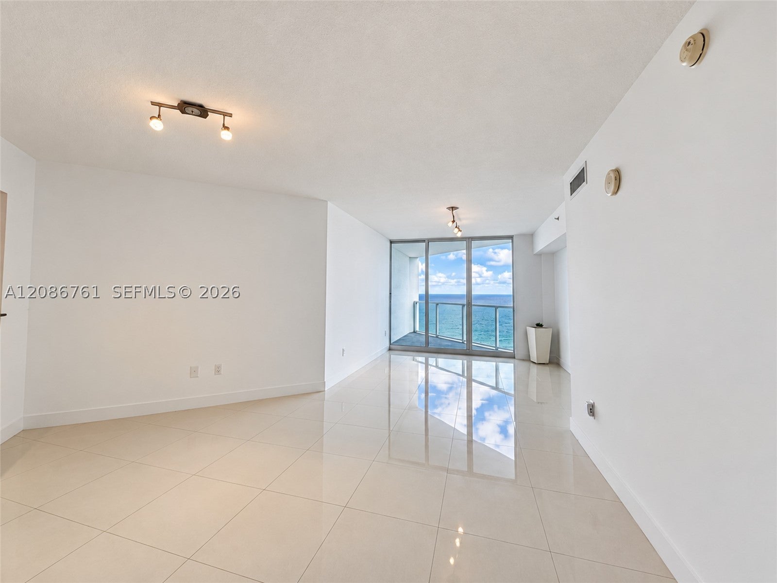16699 Collins Ave 1610