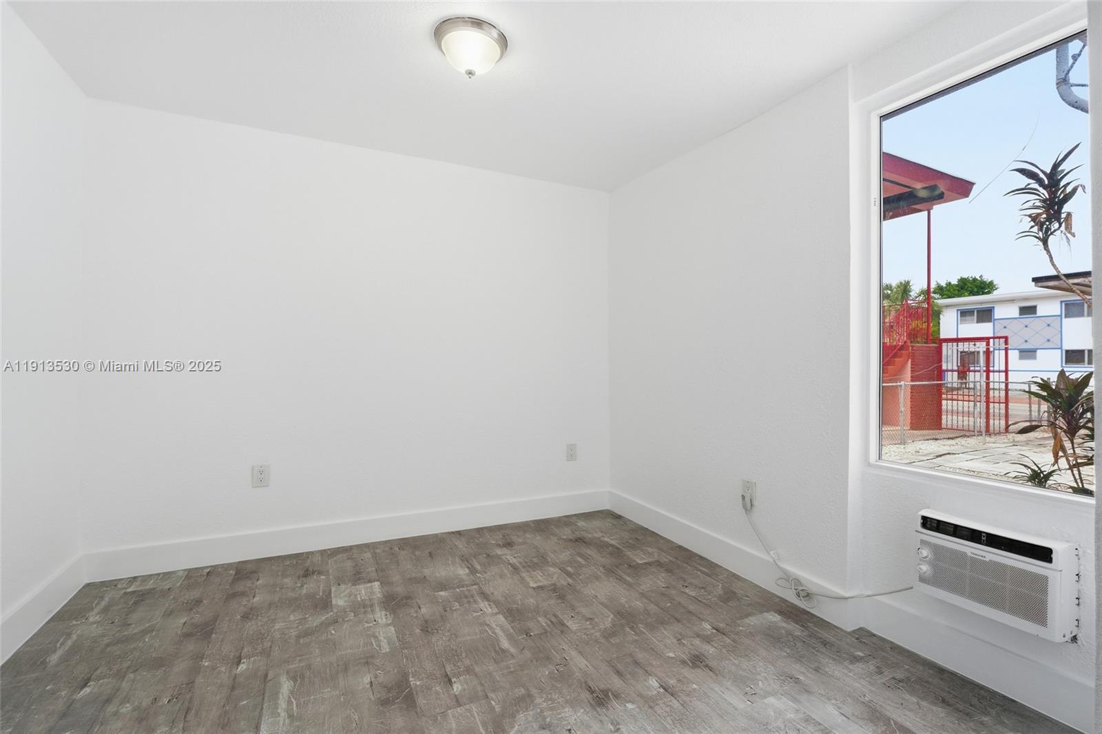 BISCAYNE BCH SUB - Residential Lease