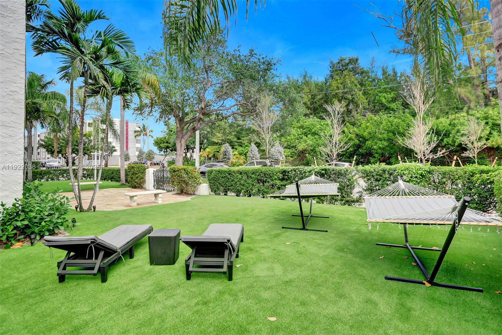 HOLLYWOOD - Residential Lease