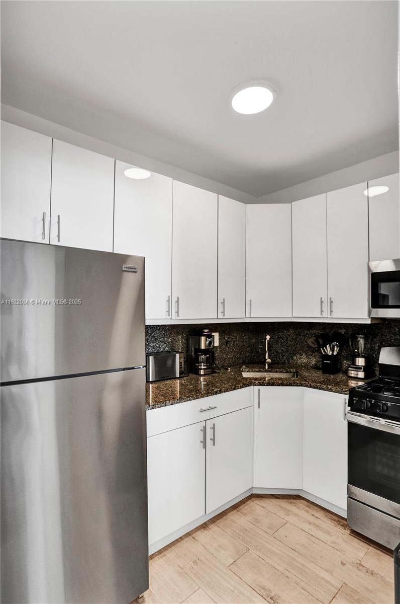 HOLLYWOOD - Residential Lease