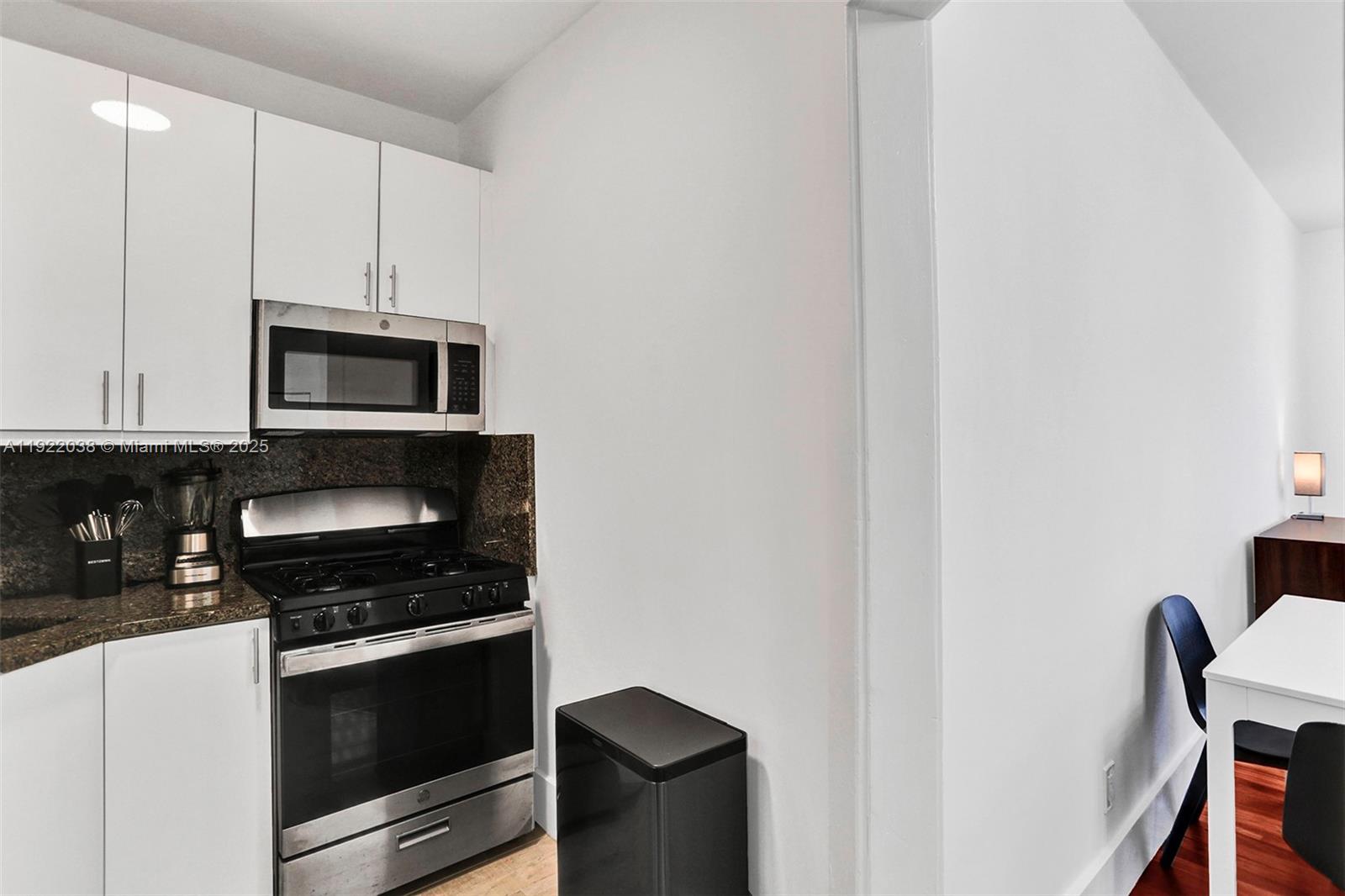 HOLLYWOOD - Residential Lease