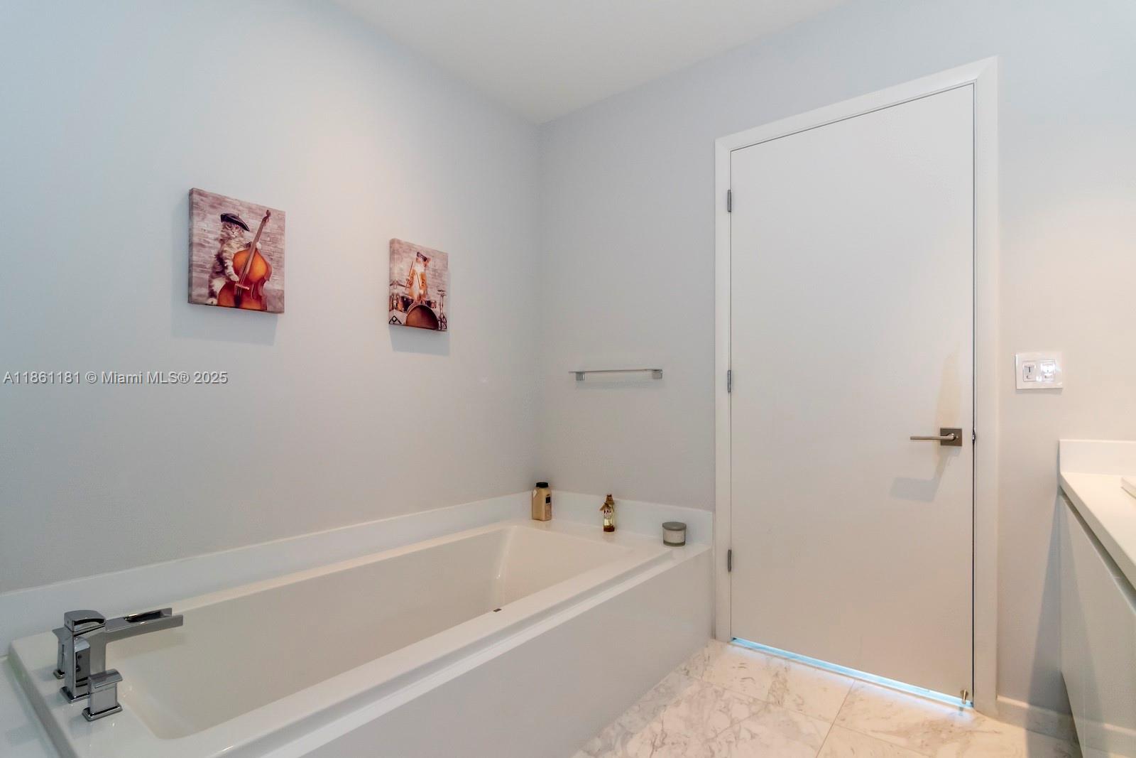 PARAMOUNT FT LAUDERDALE C - Residential