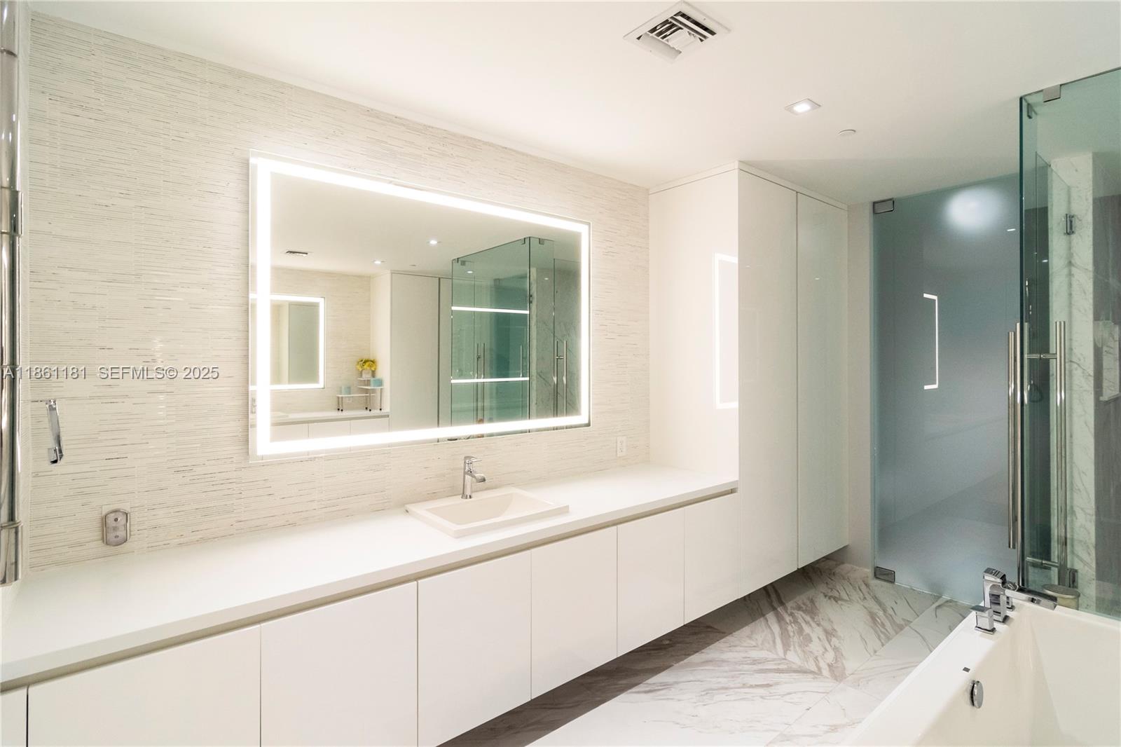 PARAMOUNT FT LAUDERDALE C - Residential