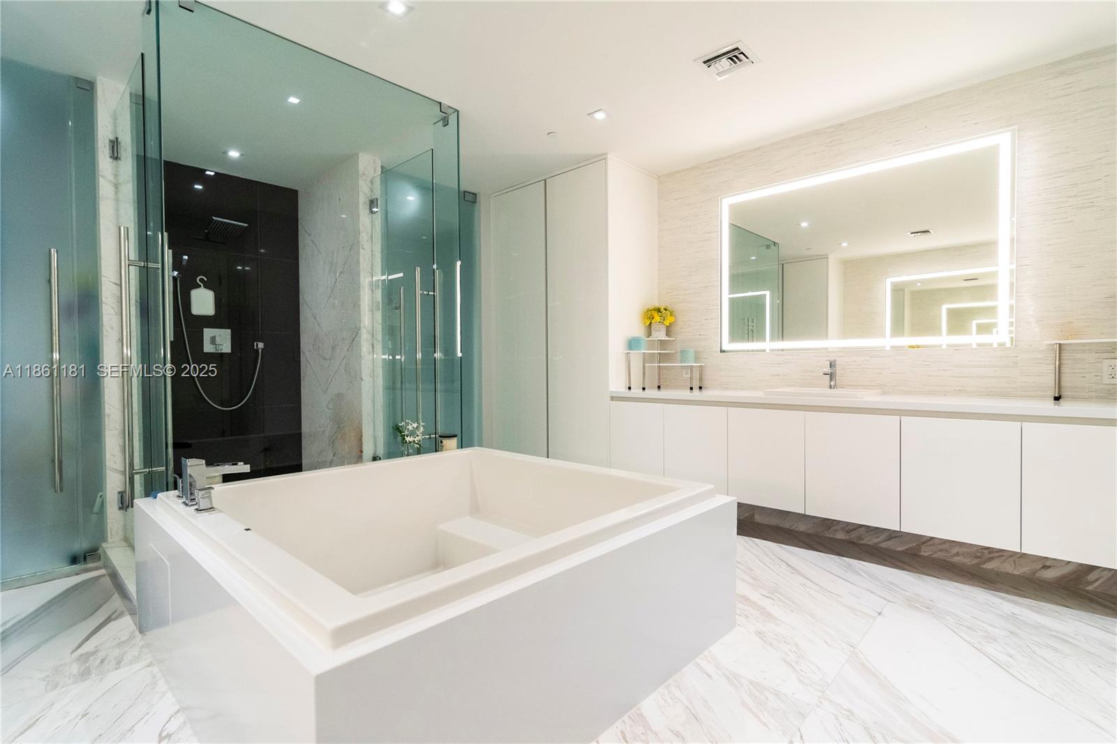 PARAMOUNT FT LAUDERDALE C - Residential