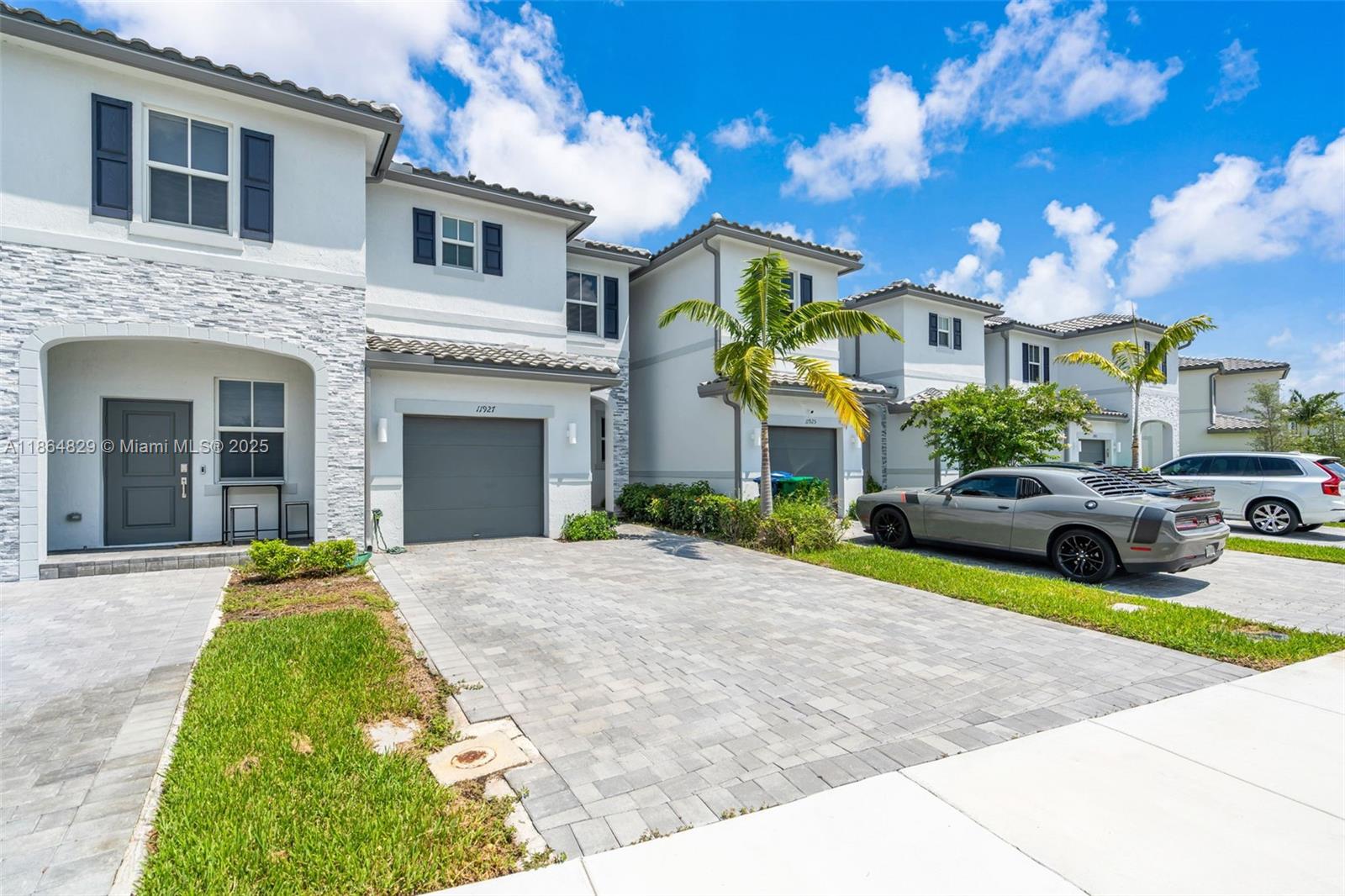 11927 NW 46th St