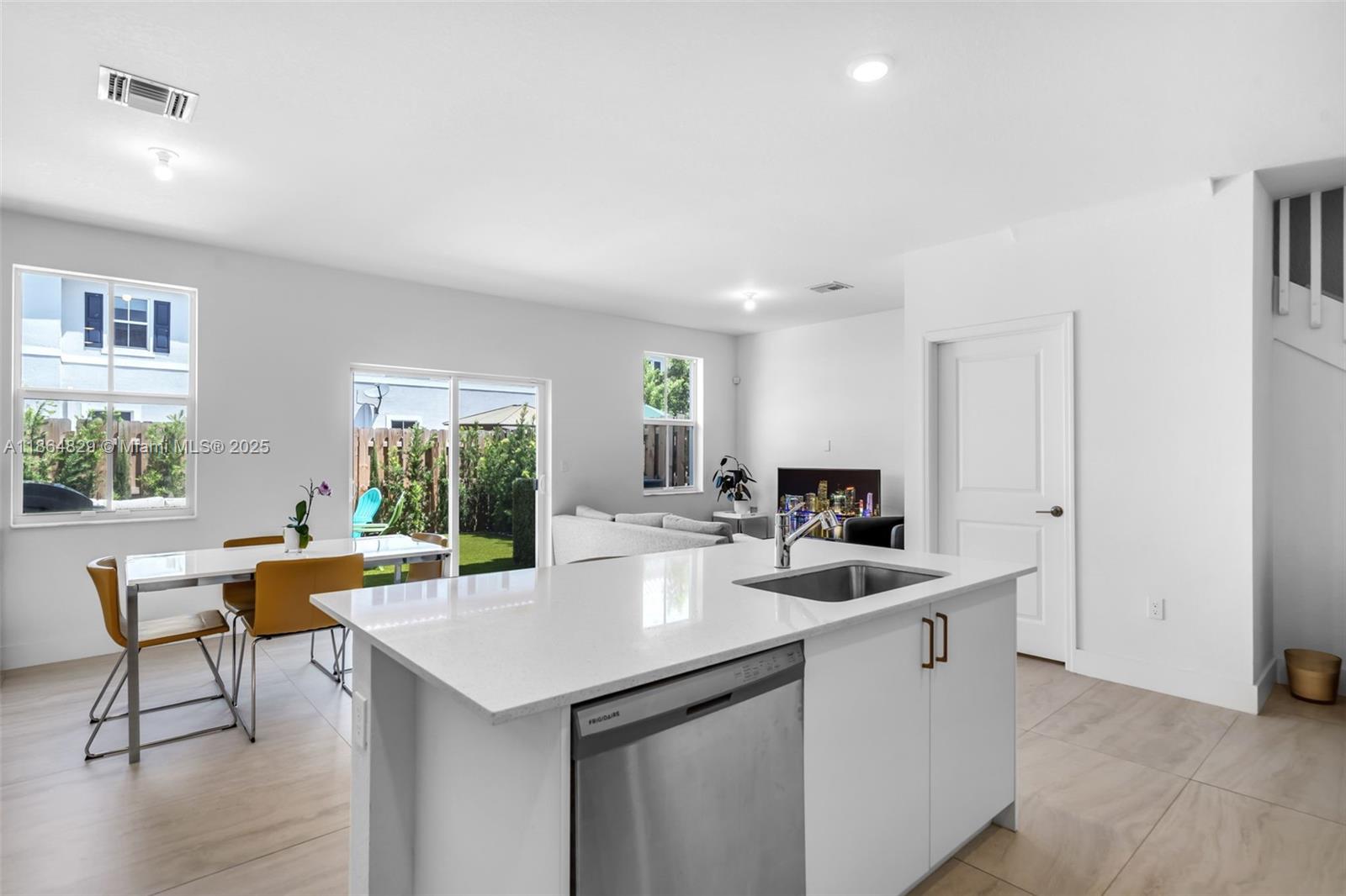 WINDSOR SQUARE - Residential