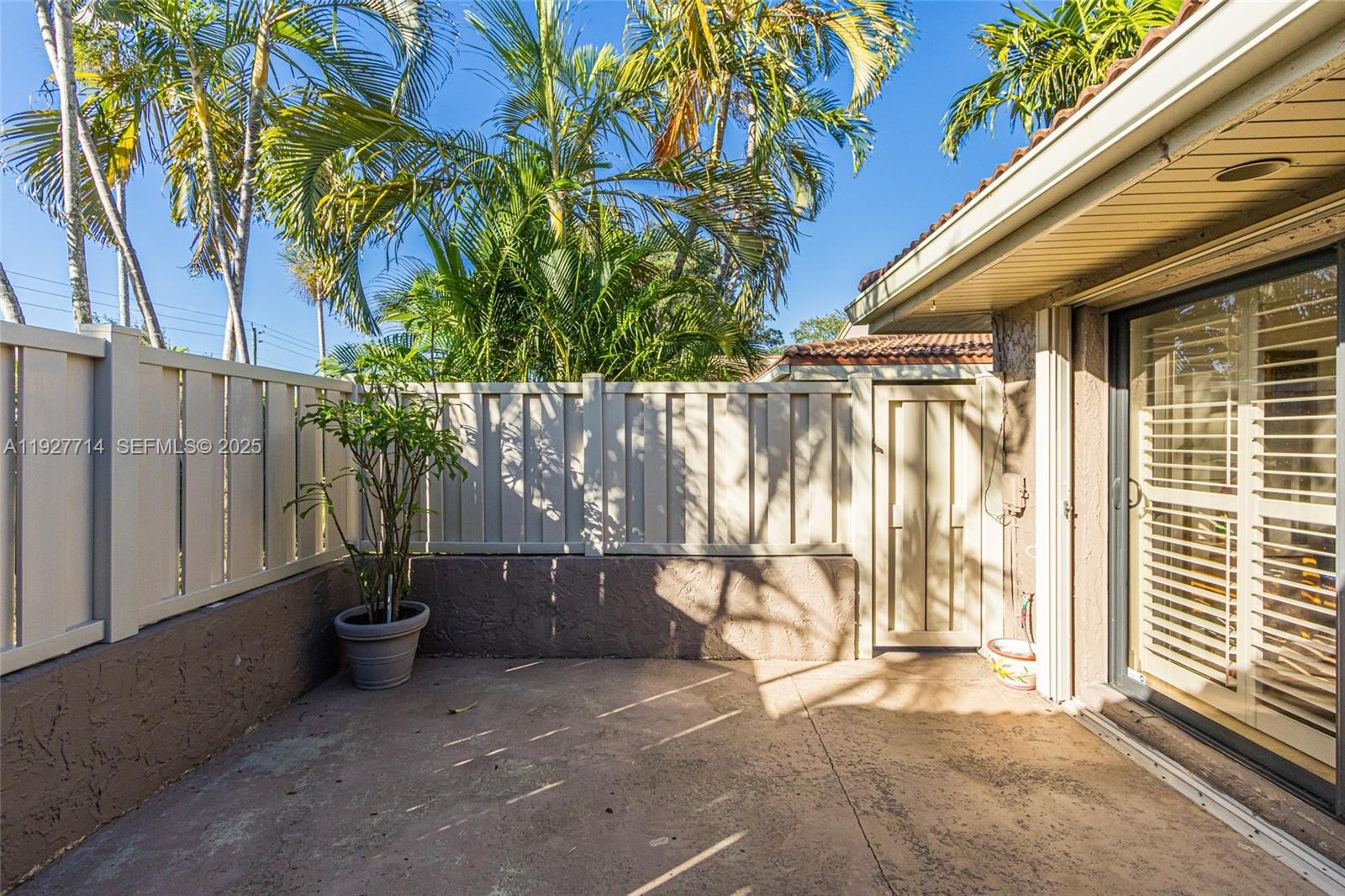 TOWNHOUSES OF EMERALD HIL - Residential