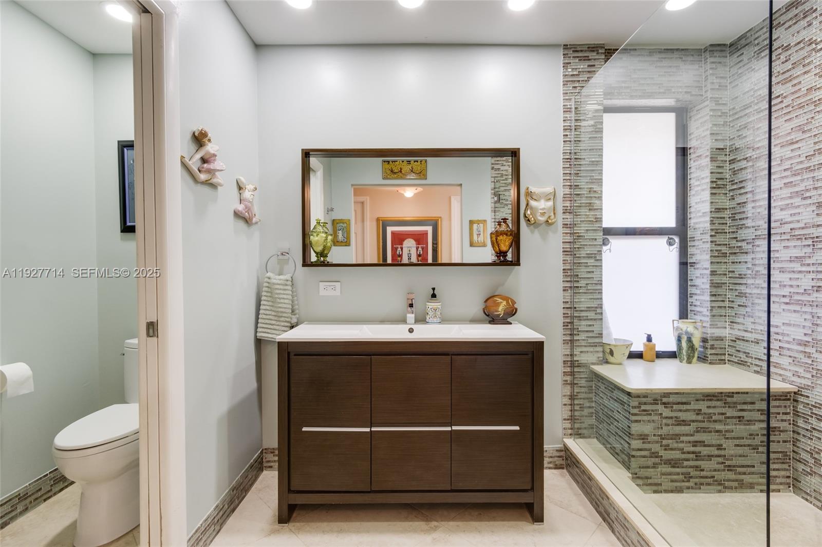 TOWNHOUSES OF EMERALD HIL - Residential