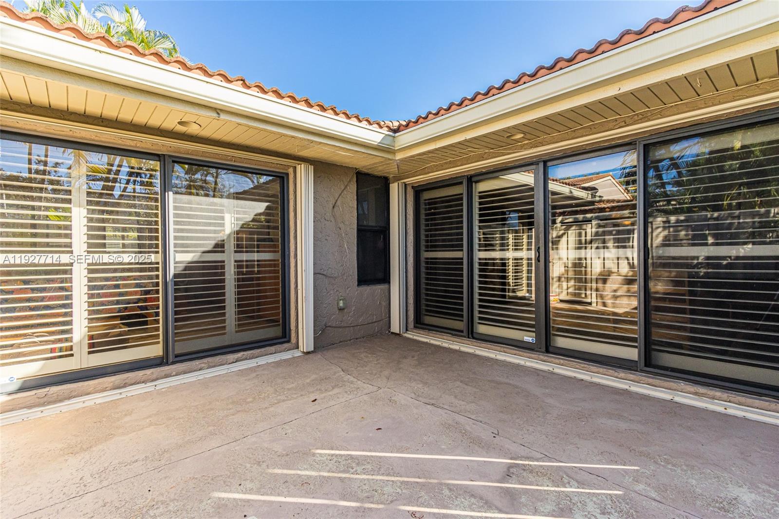 TOWNHOUSES OF EMERALD HIL - Residential