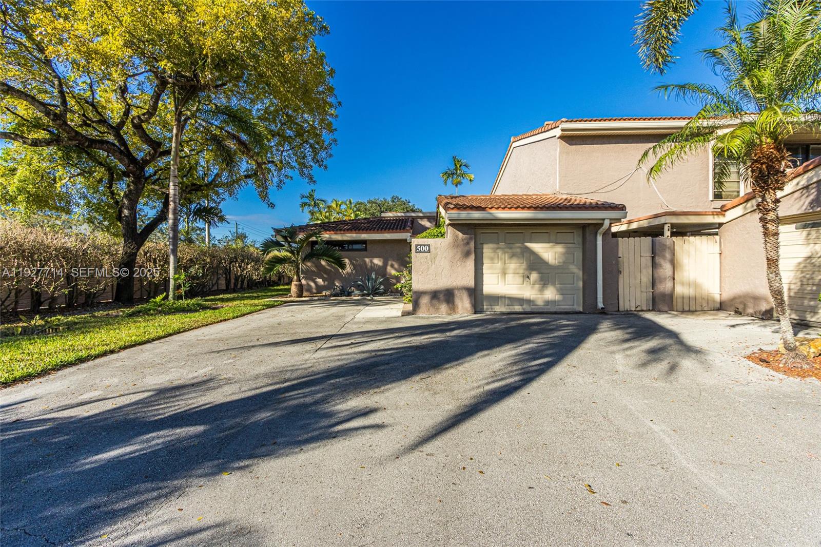 TOWNHOUSES OF EMERALD HIL - Residential